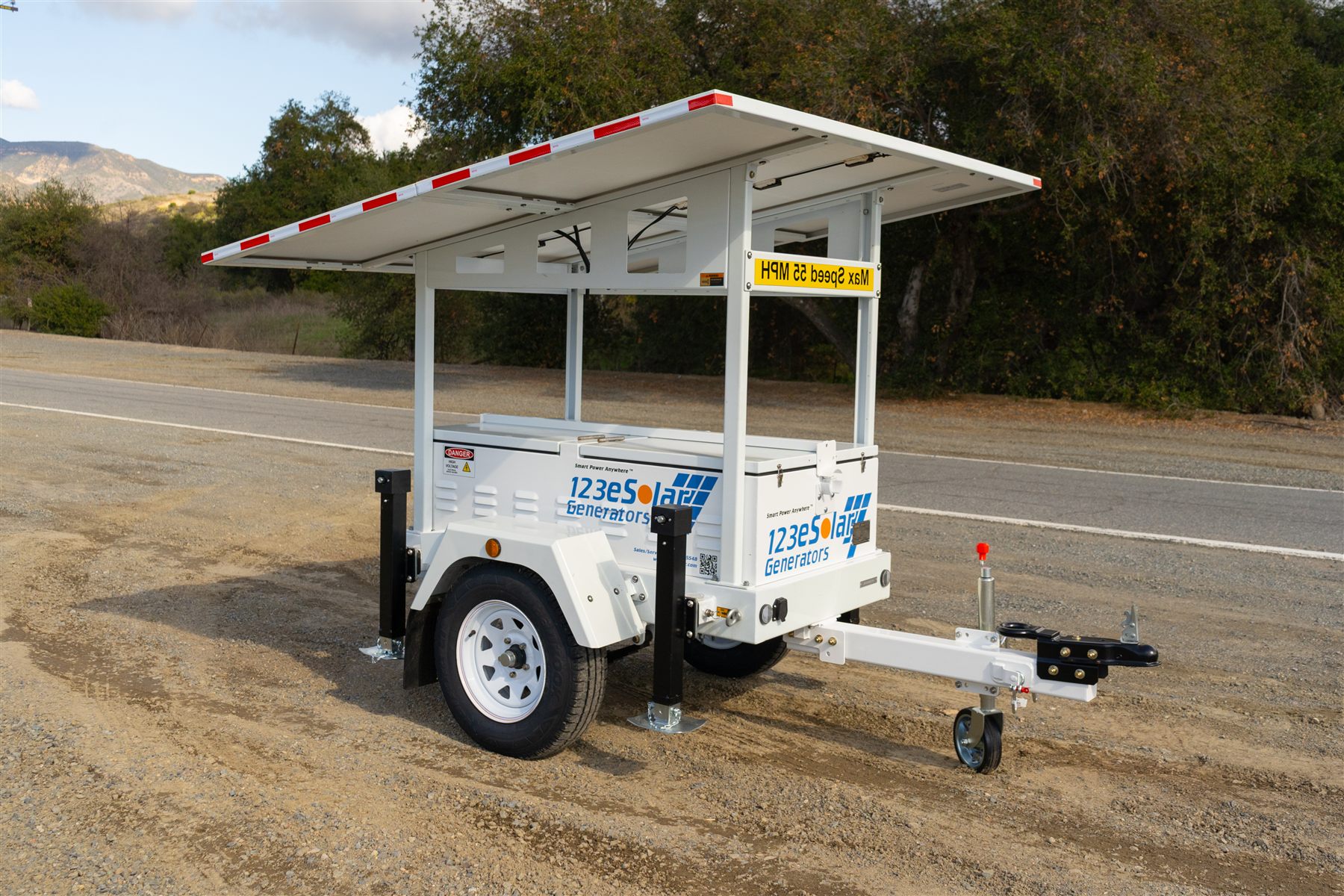 123-SG-900A10 — Nothing to unfold or aim: park it on a road shoulder, lower the jacks and connect the load.
